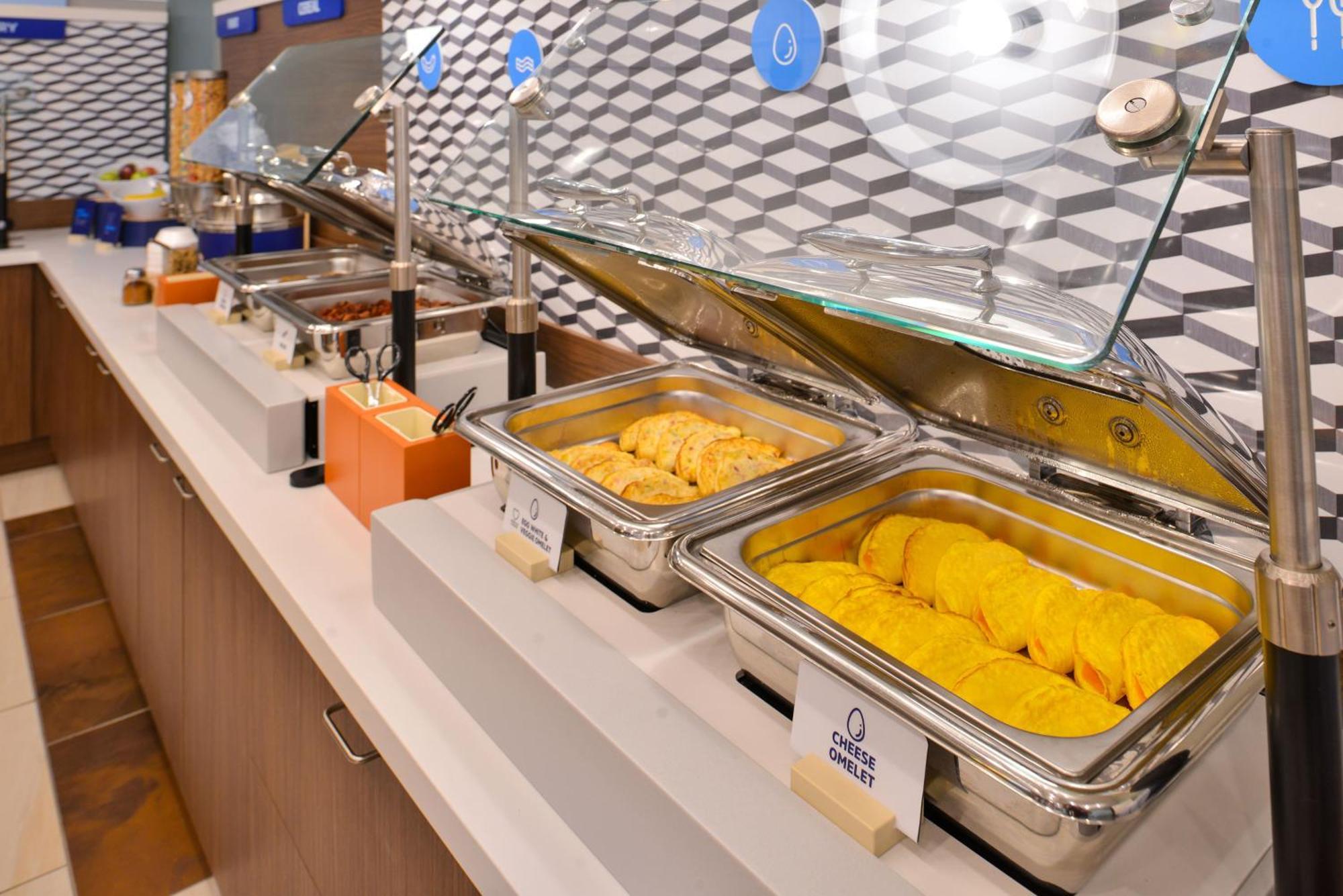 Holiday Inn Express Hotel & Suites Columbus By Ihg Exteriör bild