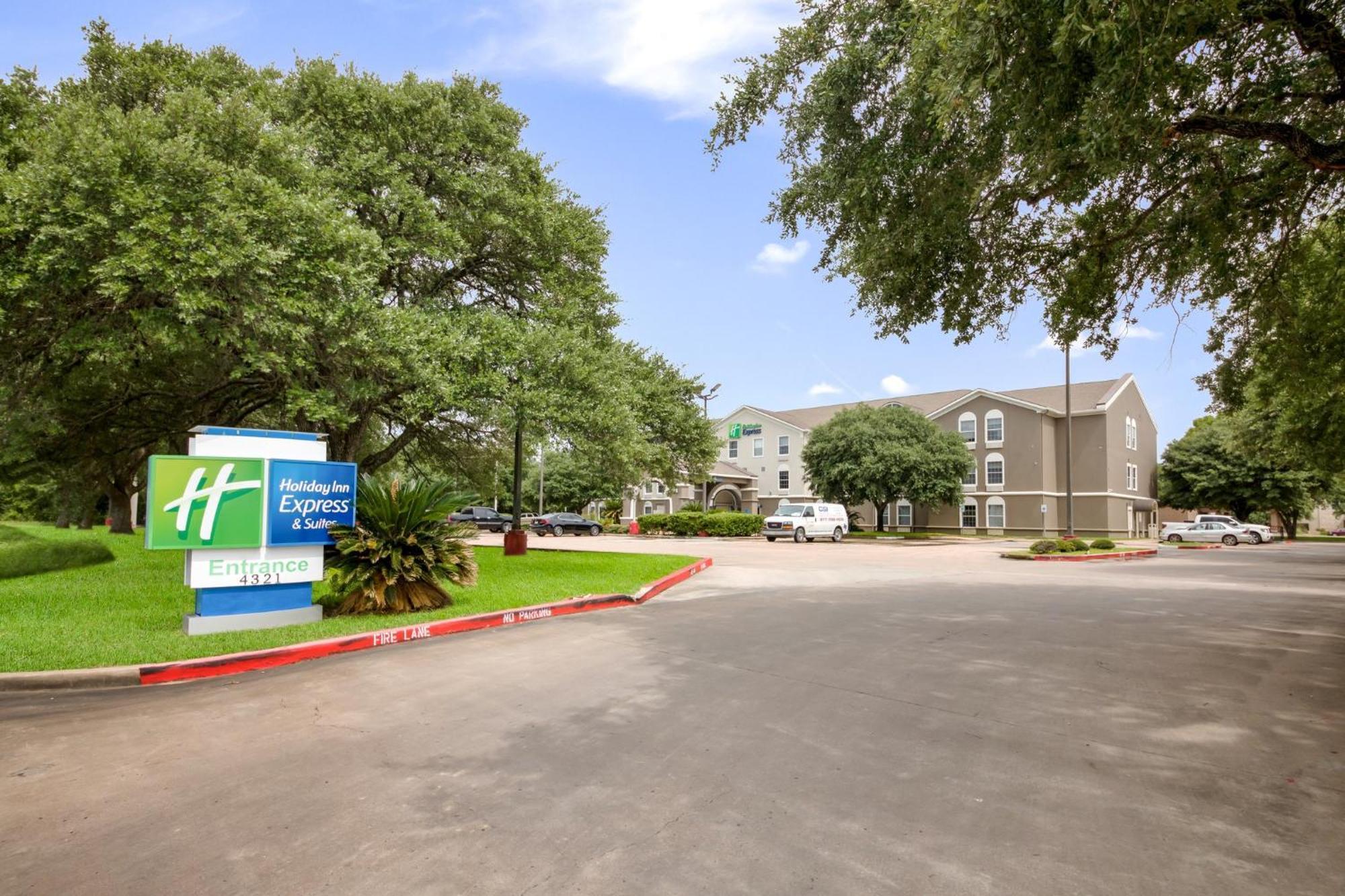 Holiday Inn Express Hotel & Suites Columbus By Ihg Exteriör bild