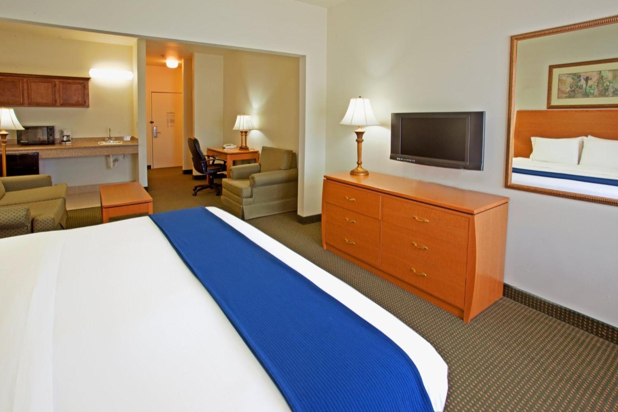 Holiday Inn Express Hotel & Suites Columbus By Ihg Exteriör bild