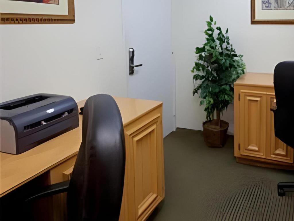 Holiday Inn Express Hotel & Suites Columbus By Ihg Exteriör bild