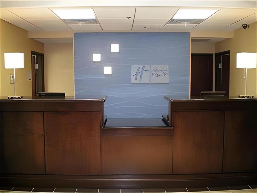 Holiday Inn Express Hotel & Suites Columbus By Ihg Exteriör bild