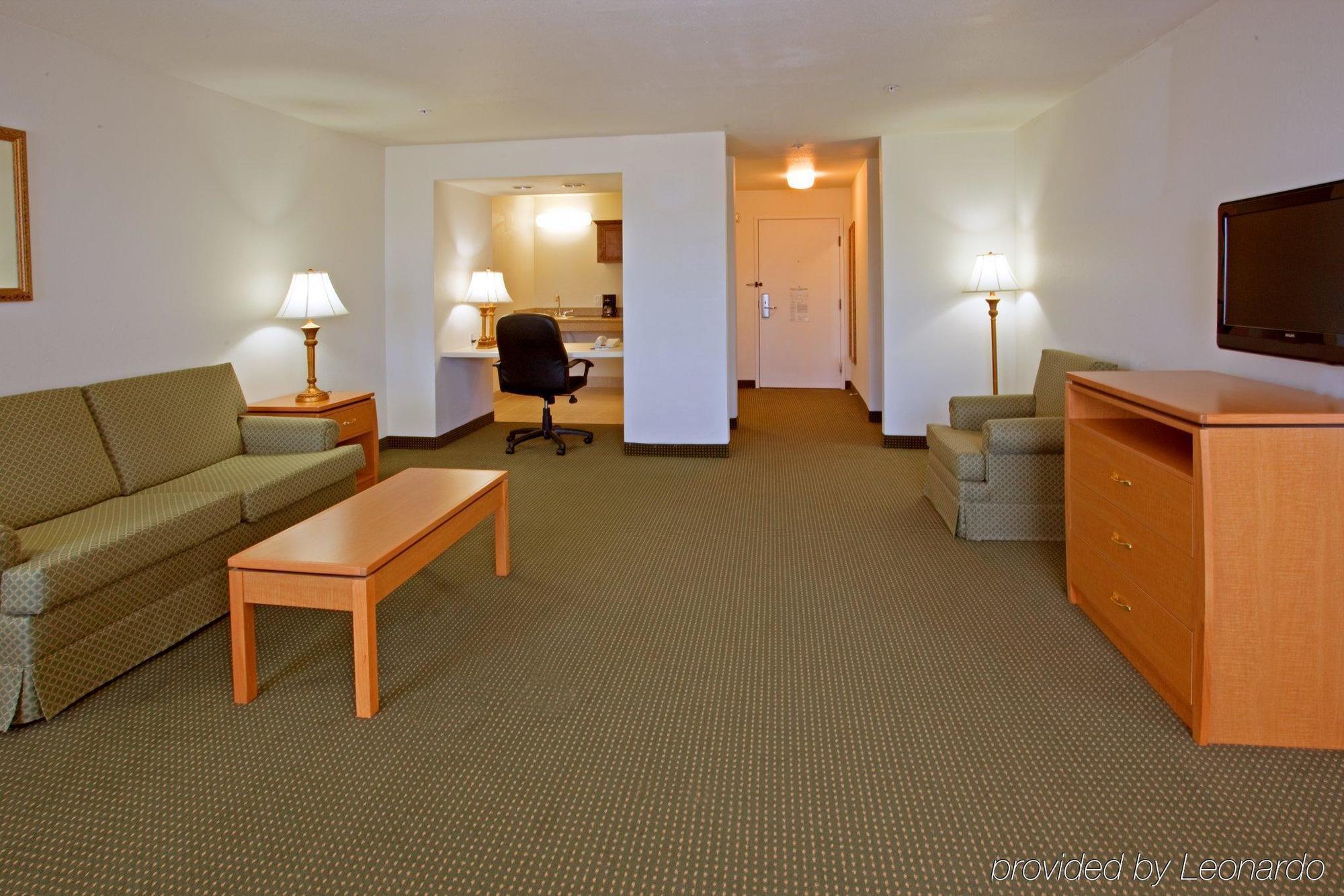 Holiday Inn Express Hotel & Suites Columbus By Ihg Rum bild