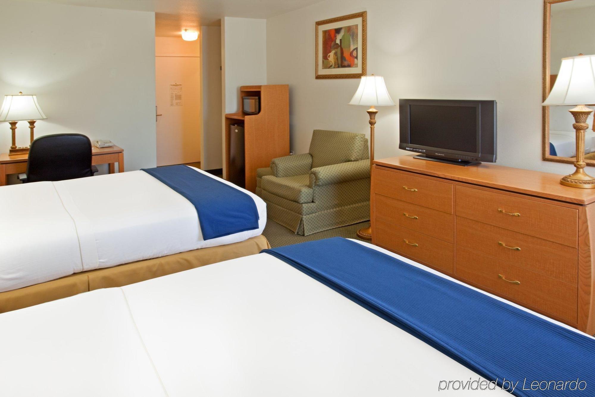 Holiday Inn Express Hotel & Suites Columbus By Ihg Rum bild