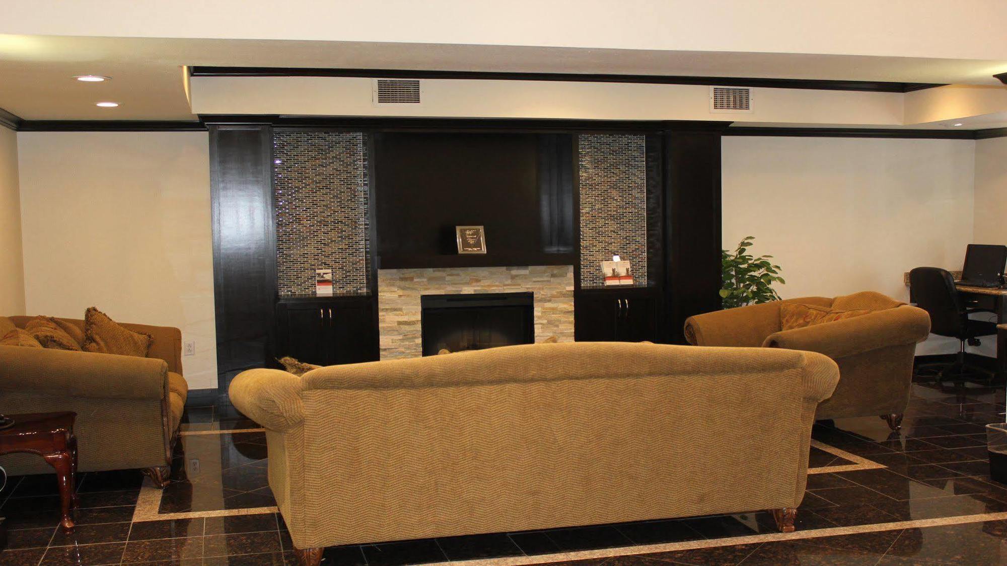 Holiday Inn Express Hotel & Suites Columbus By Ihg Exteriör bild