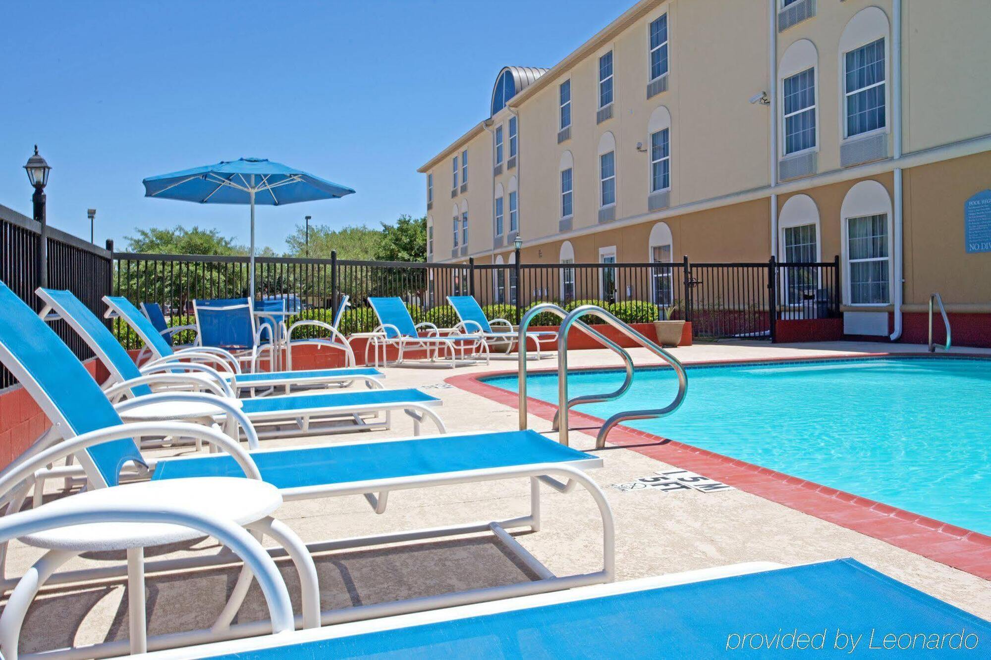 Holiday Inn Express Hotel & Suites Columbus By Ihg Exteriör bild