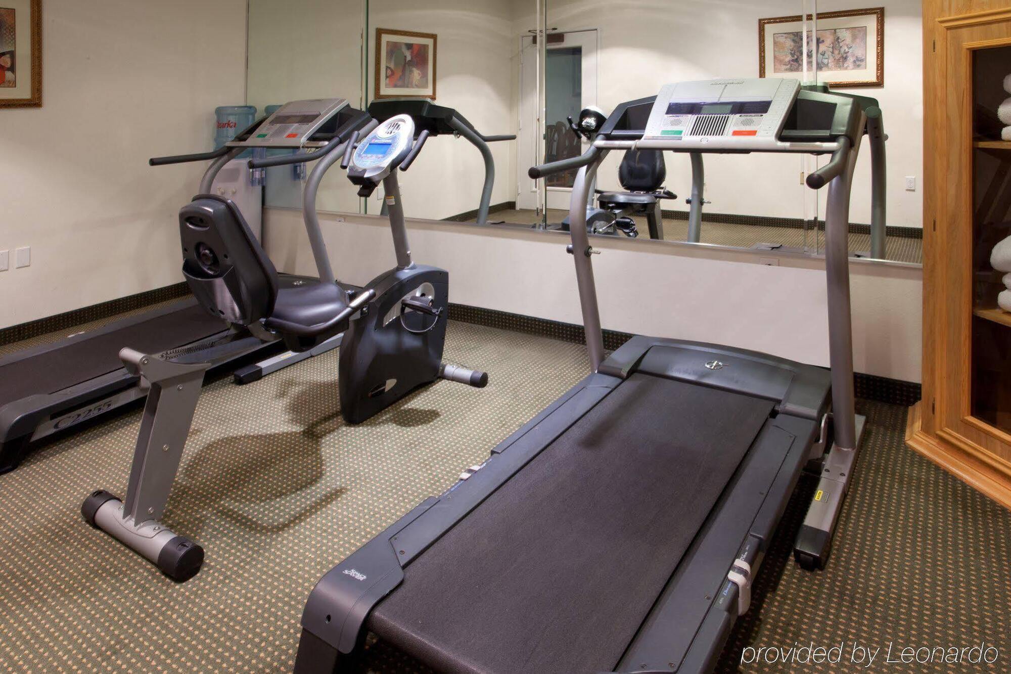 Holiday Inn Express Hotel & Suites Columbus By Ihg Exteriör bild