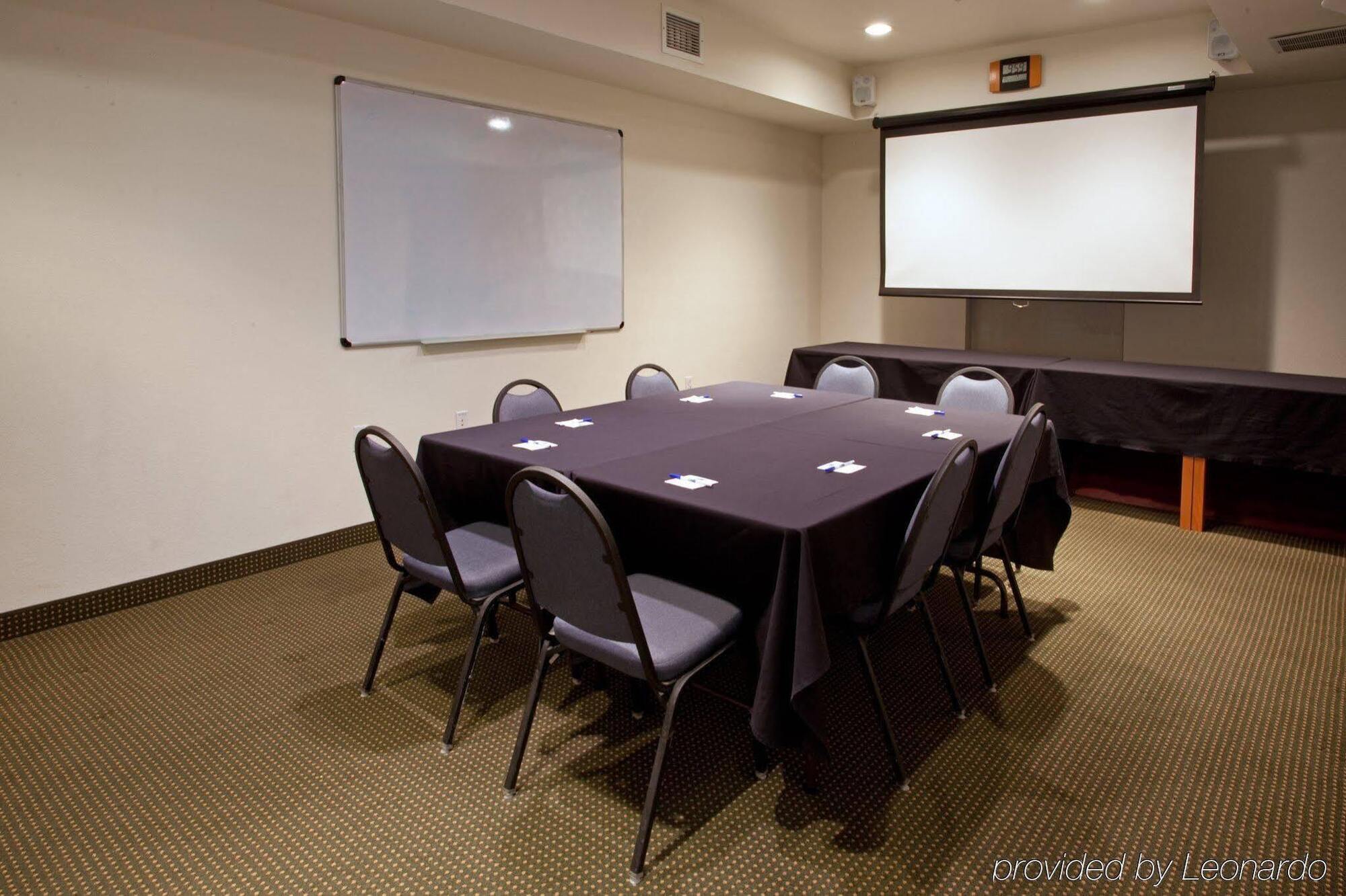 Holiday Inn Express Hotel & Suites Columbus By Ihg Exteriör bild