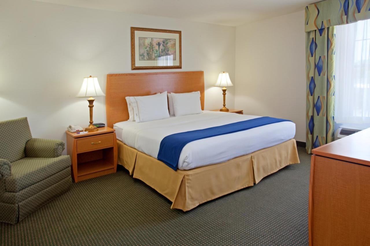Holiday Inn Express Hotel & Suites Columbus By Ihg Exteriör bild